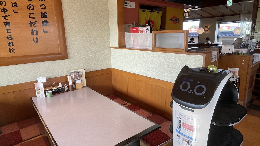 たった1台の導入で圧倒的な作業効率向上を実現！BellaBot（ベラボット）は店舗に欠かせないスタッフ