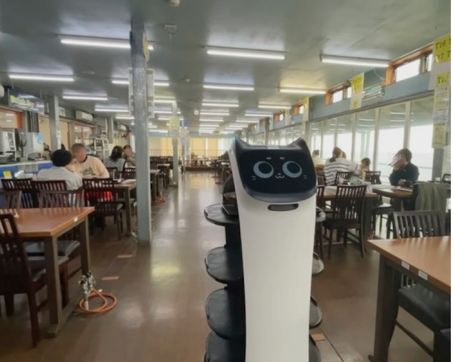 国内最多！ネコ型ロボット10台の同時連携を実現し、労働環境・オペレーション改善に寄与