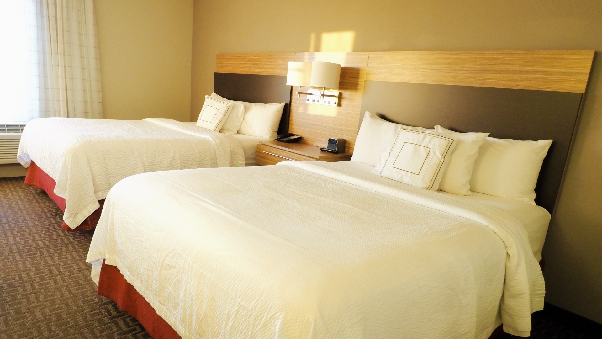 ホテルの業務効率化の進め方｜ITシステムやロボットの導入方法と事例を紹介